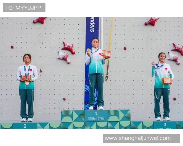 攀岩巨献：深入解析成都攀岩队的战术与训练秘笈